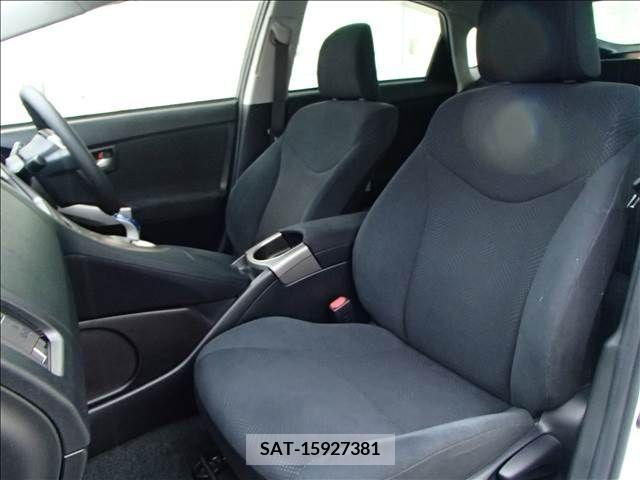 Toyota PRIUS 2015-03 211309-11