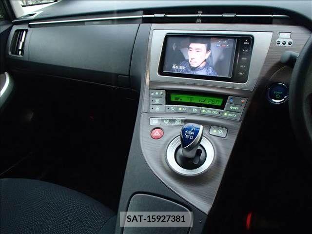 Toyota PRIUS 2015-03 211309-14