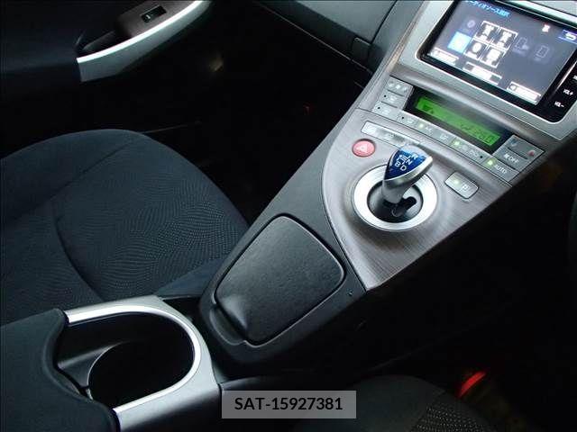 Toyota PRIUS 2015-03 211309-18