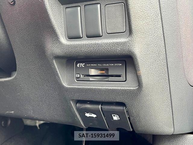 Nissan JUKE 2012-01 320477-11