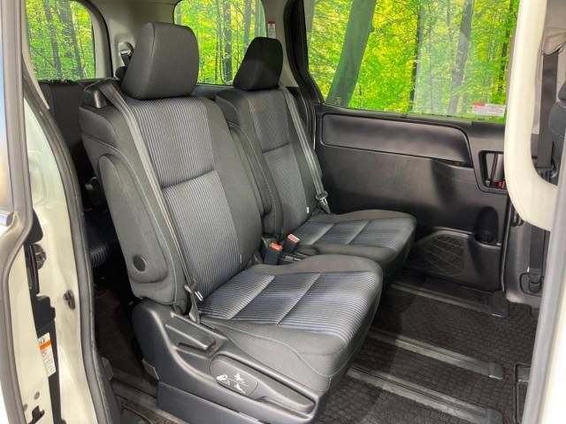 Toyota VOXY 2016-10 189149-9