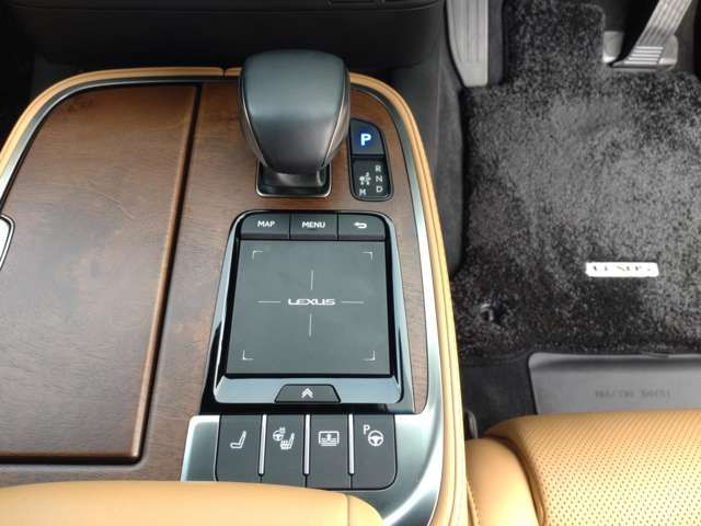 Lexus LS 2021-03 70-15
