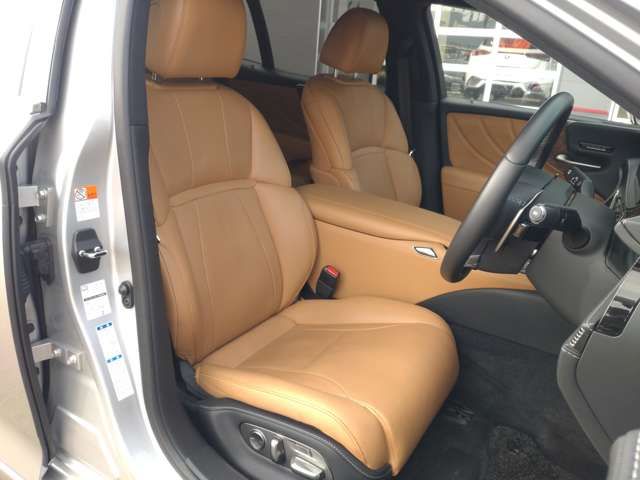 Lexus LS 2021-03 70-4