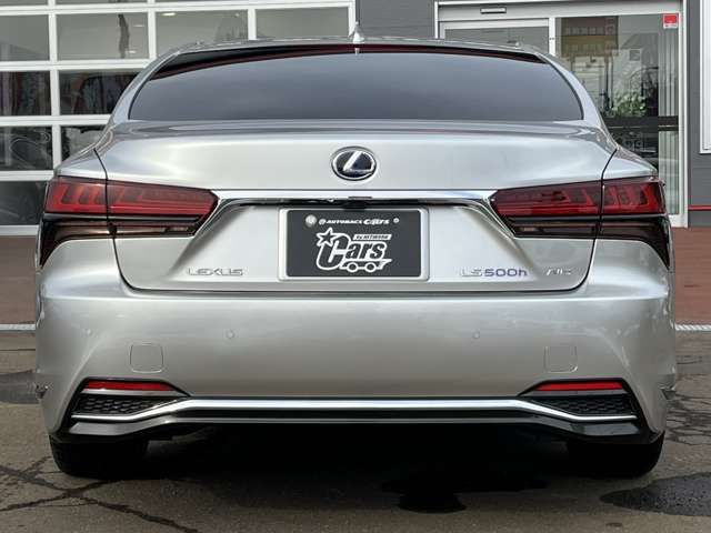 Lexus LS 2021-03 70-7