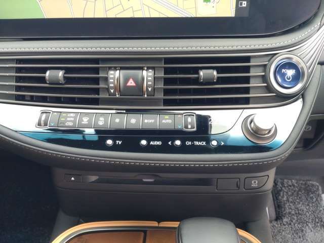 Lexus LS 2021-03 70-14