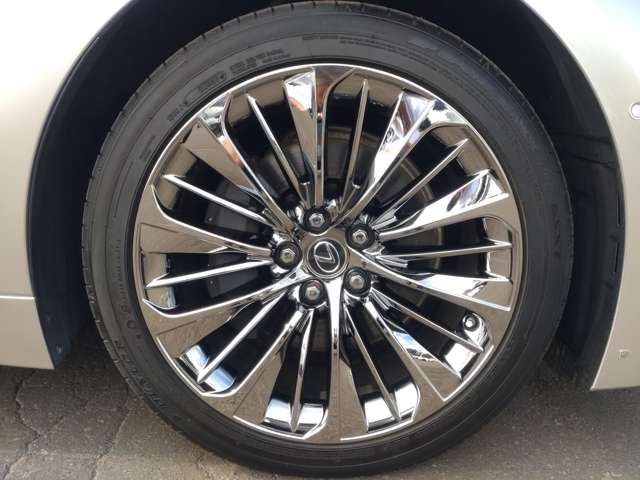Lexus LS 2021-03 70-2