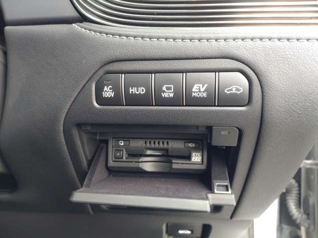 Lexus LS 2021-03 70-16