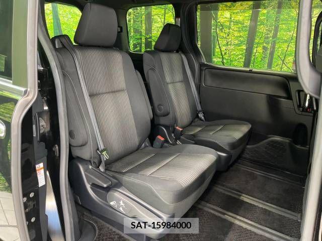 Toyota VOXY 2020-09 321668-9