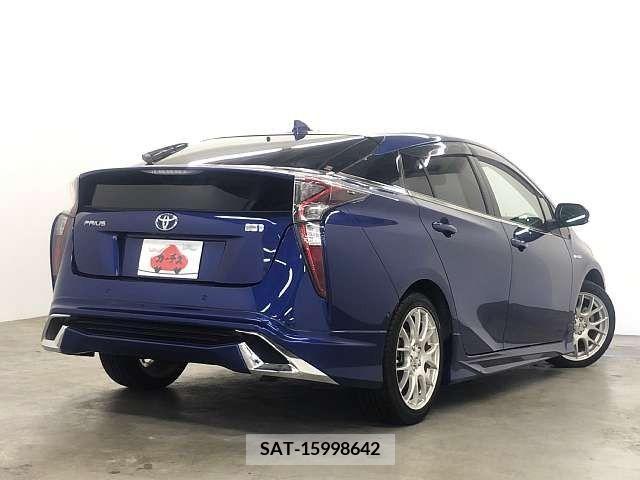Toyota PRIUS 2017-06 282137-2