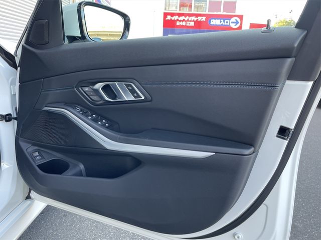 Bmw 3 SERIES 2019-09 181596-21
