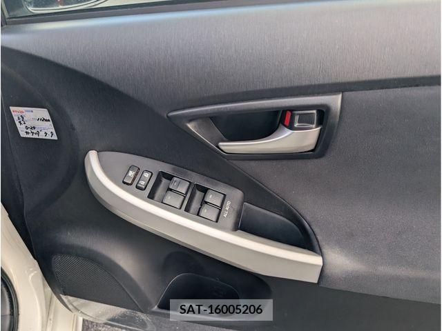 Toyota PRIUS PHV 2012-07 366806-18