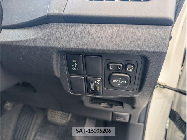 Toyota PRIUS PHV 2012-07 366806-17