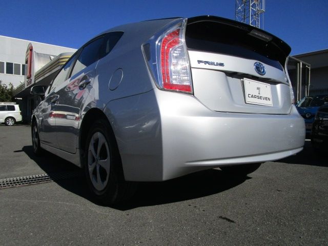 Toyota PRIUS 2016-01 185603-7