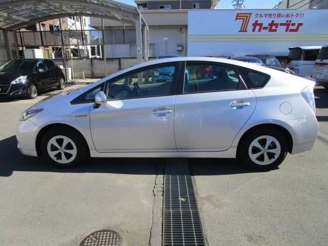 Toyota PRIUS 2016-01 185603-8