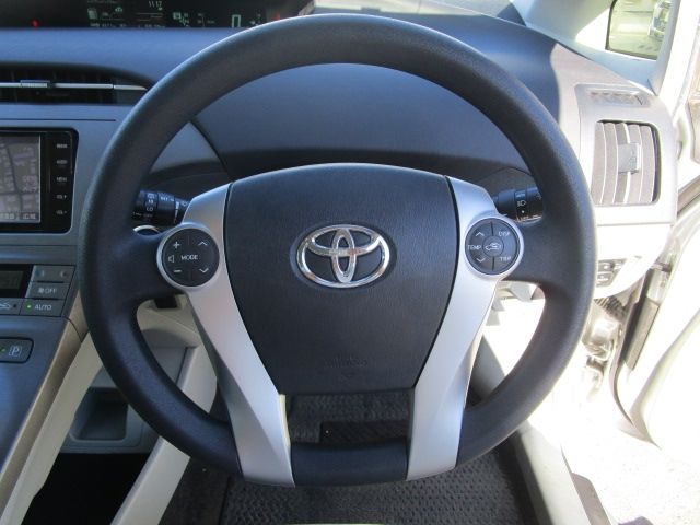 Toyota PRIUS 2016-01 185603-10