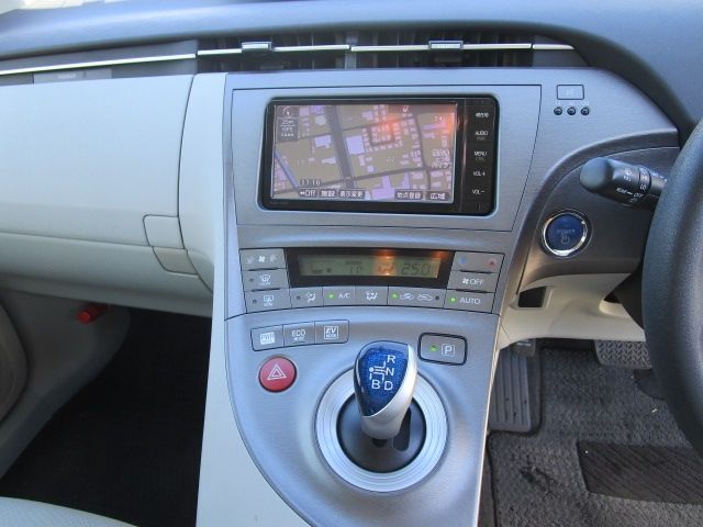 Toyota PRIUS 2016-01 185603-11