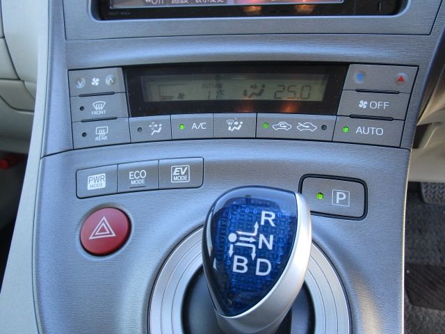 Toyota PRIUS 2016-01 185603-13