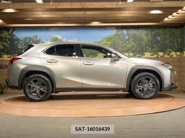 Lexus UX 2021-06 275916-17