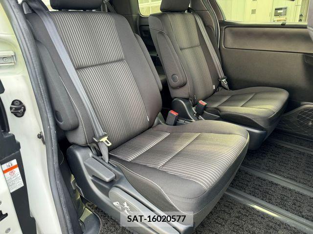 Toyota VOXY 2019-09 232806-19