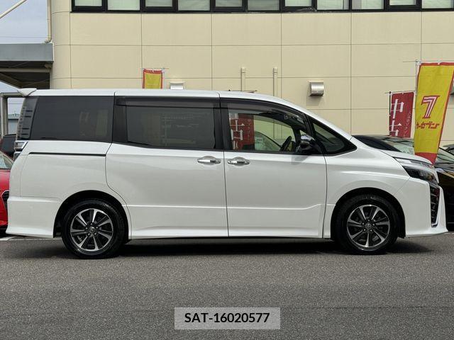 Toyota VOXY 2019-09 232806-4