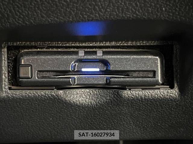 Toyota PRIUS 2019-07 366552-6