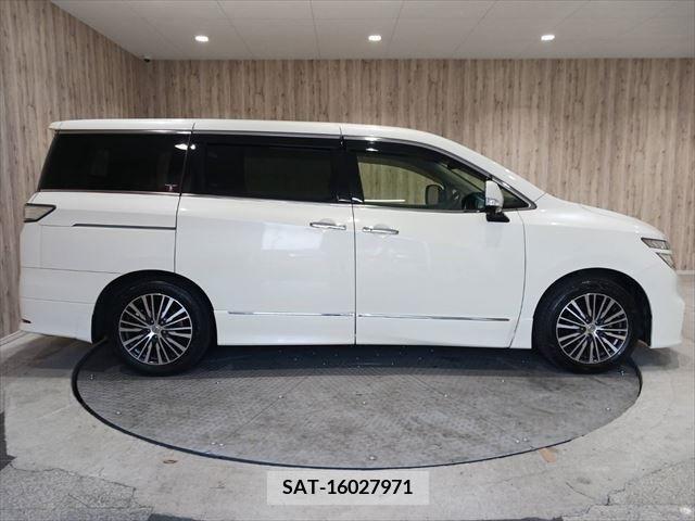 Nissan ELGRAND 2016-06 219257-3