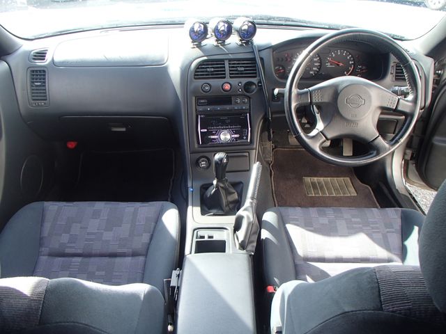 Nissan SKYLINE COUPE 1996-02 192315-2