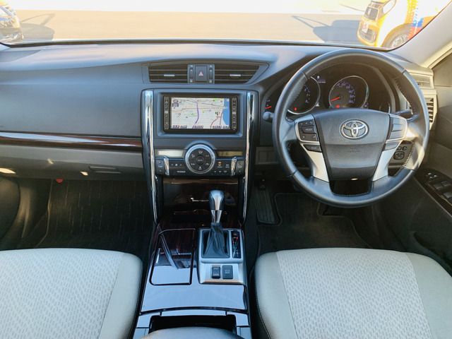 Toyota MARK X 2012-02 6924-3