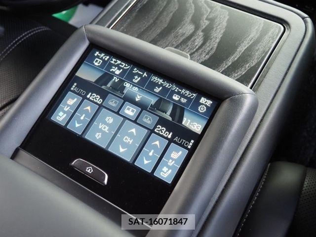Lexus LS 2021-07 391885-13
