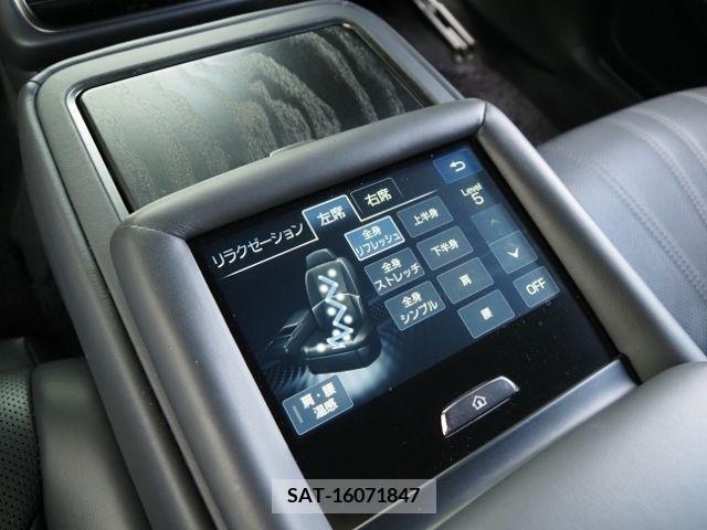Lexus LS 2021-07 391885-14