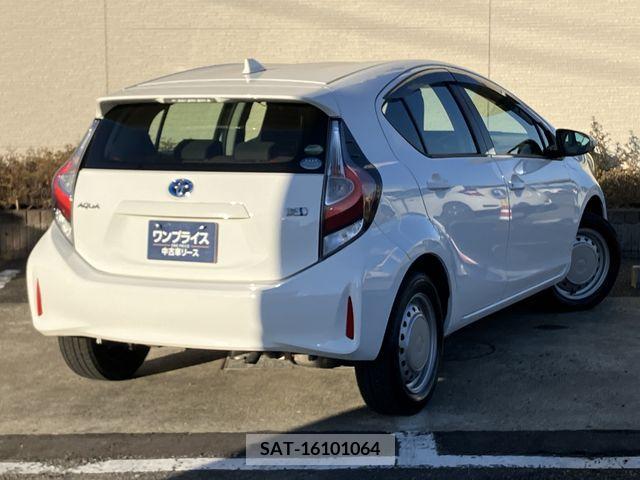 Toyota AQUA 2018-12 206854-2