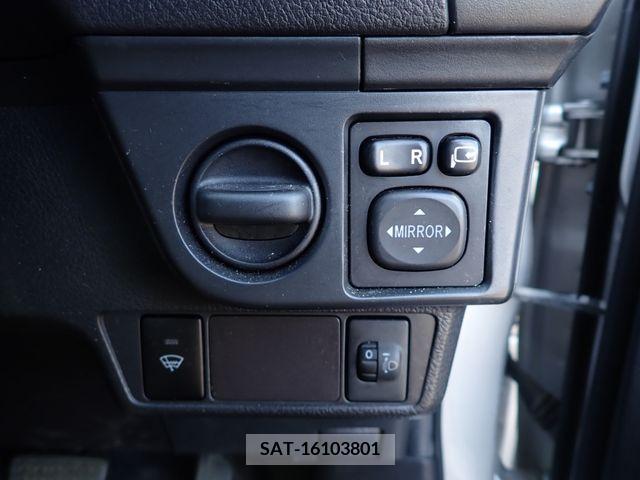 Toyota COROLLA AXIO 2017-03 221135-14