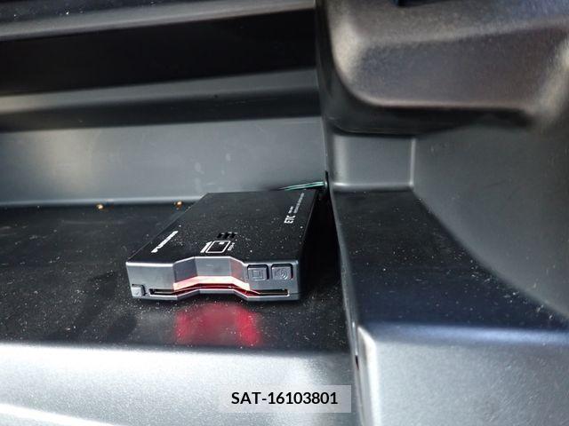 Toyota COROLLA AXIO 2017-03 221135-11