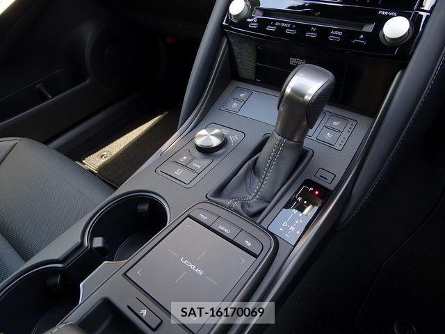 Lexus IS 2021-09 354350-16