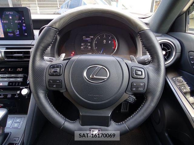 Lexus IS 2021-09 354350-18