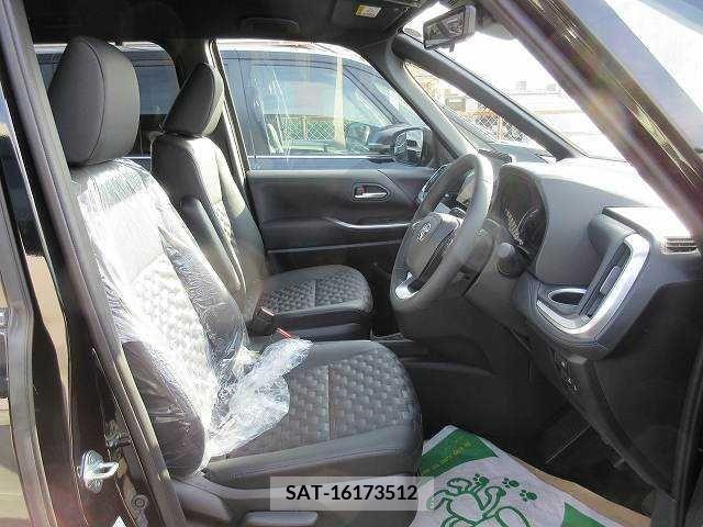 Toyota VOXY 2024-02 217839-12