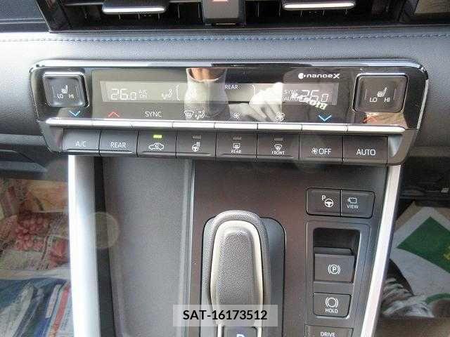 Toyota VOXY 2024-02 217839-6
