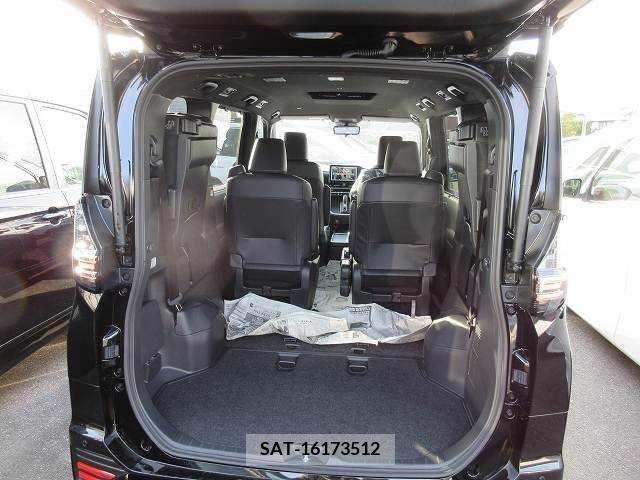 Toyota VOXY 2024-02 217839-16