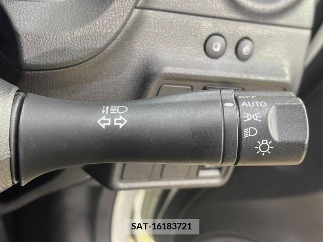 Nissan NOTE 2013-08 302316-7