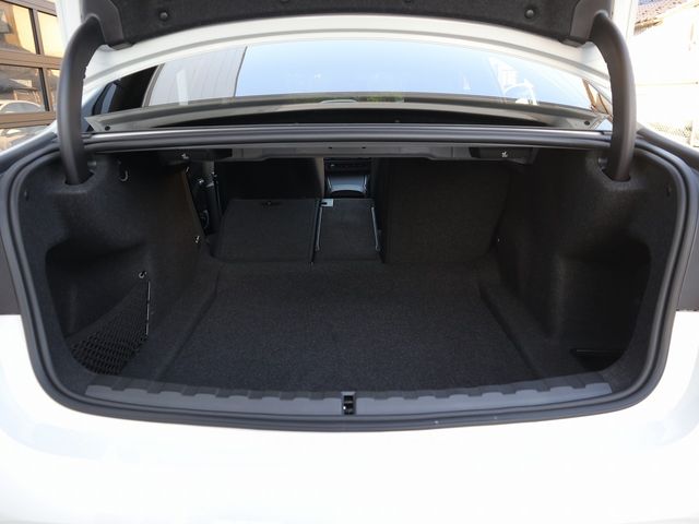 Bmw 3 SERIES 2023-06 28371-28