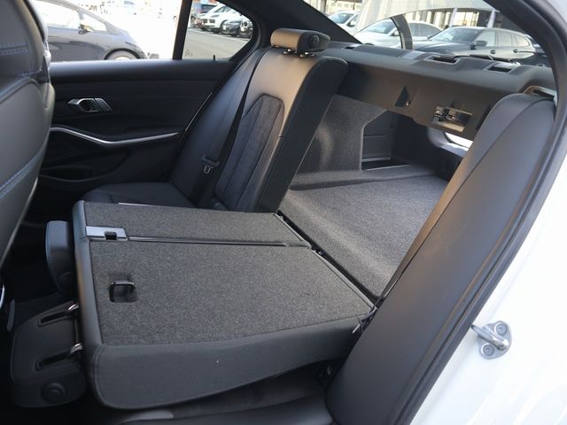 Bmw 3 SERIES 2023-06 28371-27