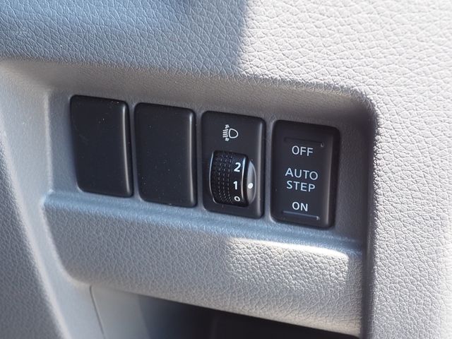 Nissan NV350 Caravan 2013-01 4857-9