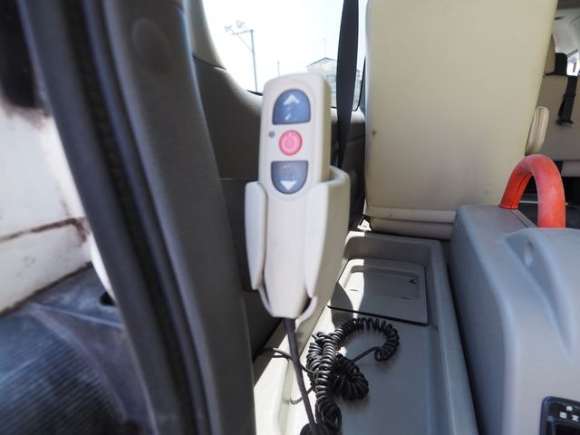 Nissan NV350 Caravan 2013-01 4857-13