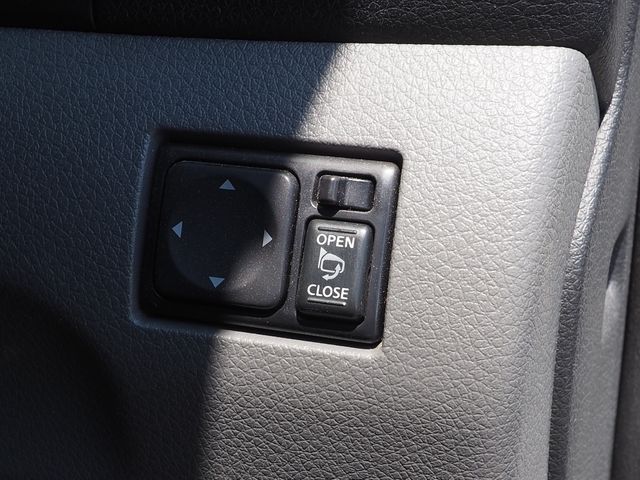 Nissan NV350 Caravan 2013-01 4857-10