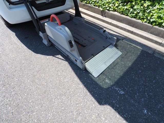 Nissan NV350 Caravan 2013-01 4857-1
