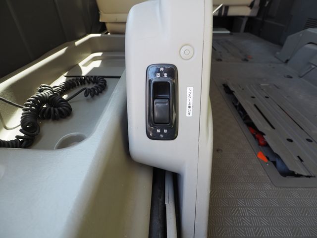 Nissan NV350 Caravan 2013-01 4857-14