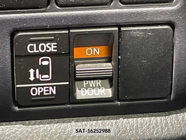 Toyota VOXY 2017-03 289148-2