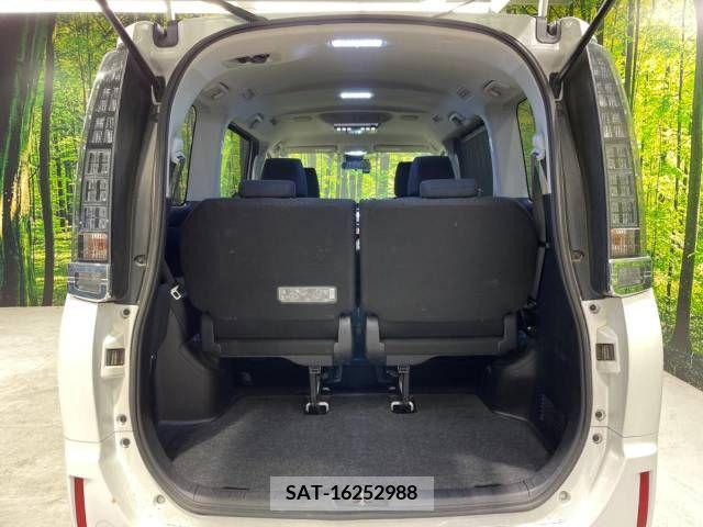 Toyota VOXY 2017-03 289148-10