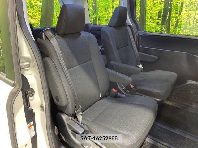 Toyota VOXY 2017-03 289148-8