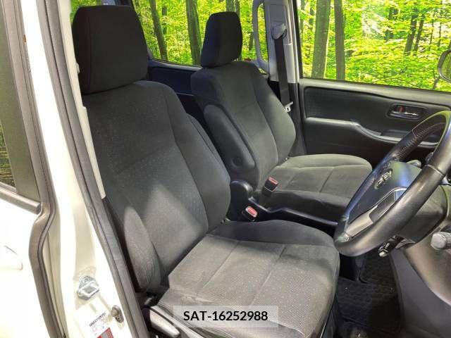 Toyota VOXY 2017-03 289148-7